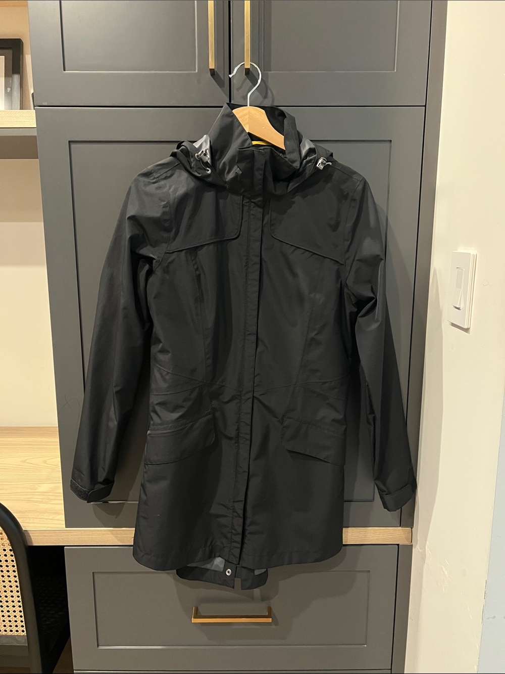 Lole Black Waterproof Hooded Raincoat